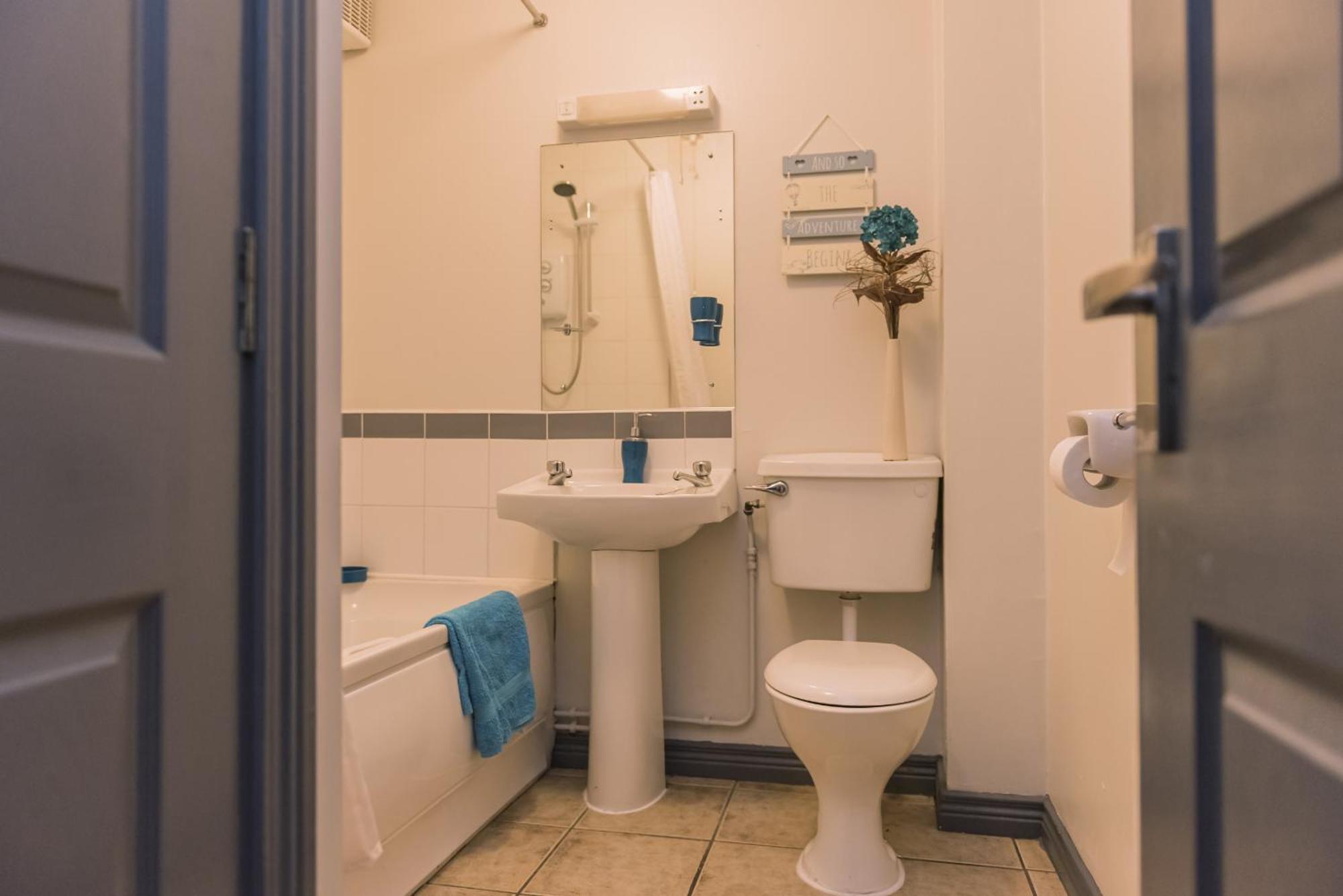 Marine Court Ground Floor Apartment بوندوران المظهر الخارجي الصورة