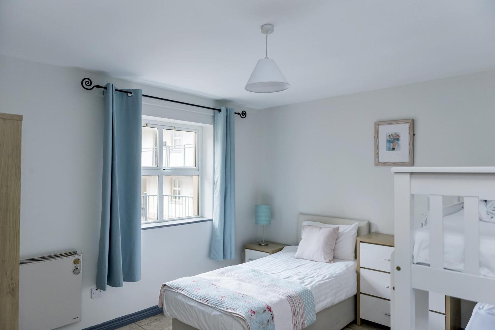 Marine Court Ground Floor Apartment بوندوران المظهر الخارجي الصورة