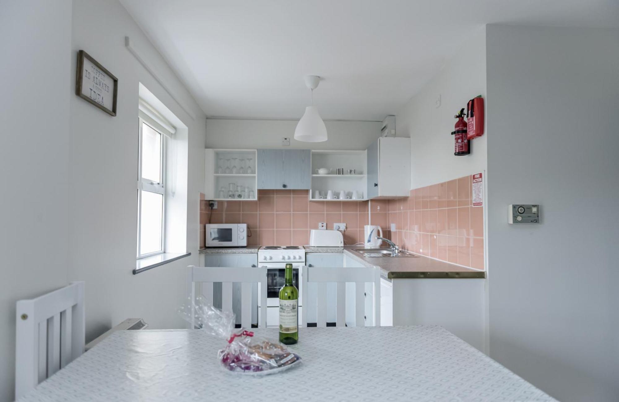 Marine Court Ground Floor Apartment بوندوران المظهر الخارجي الصورة